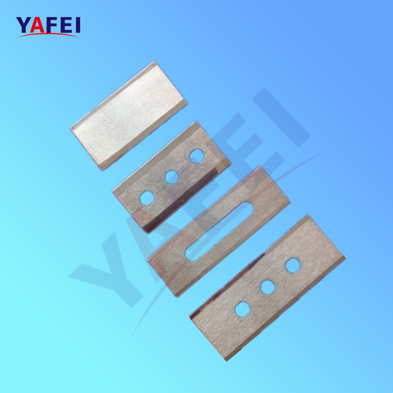 Dao cắt nhựa để chuyển đổi phim